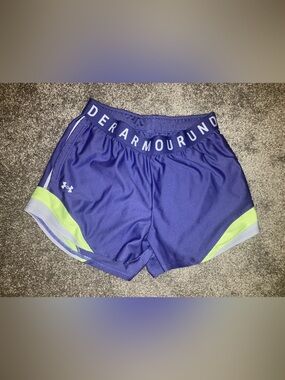 Under Armour Women's Shorts XS Purple with pockets elastic waistband with logo